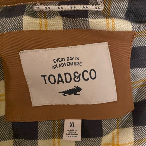 Toad & Co. Men's Forester Pass Puffer Vest. Adobe (light brown). Size: XL - Picture 2 of 2